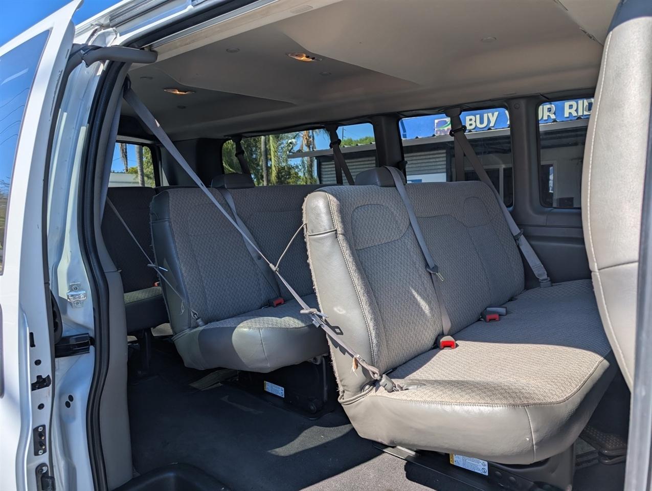 Chevrolet Express Passenger  2025