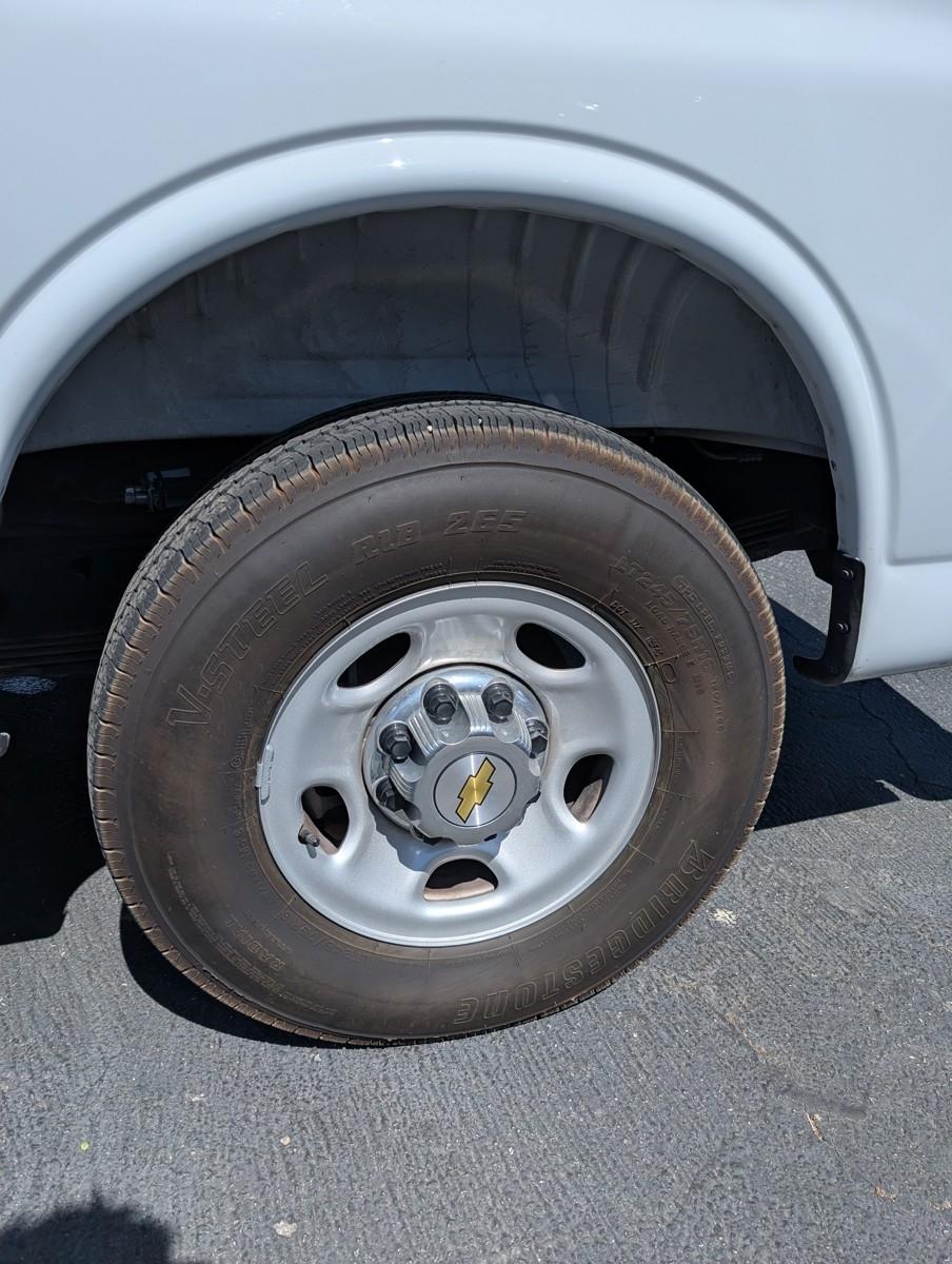 Chevrolet Express Passenger  2025