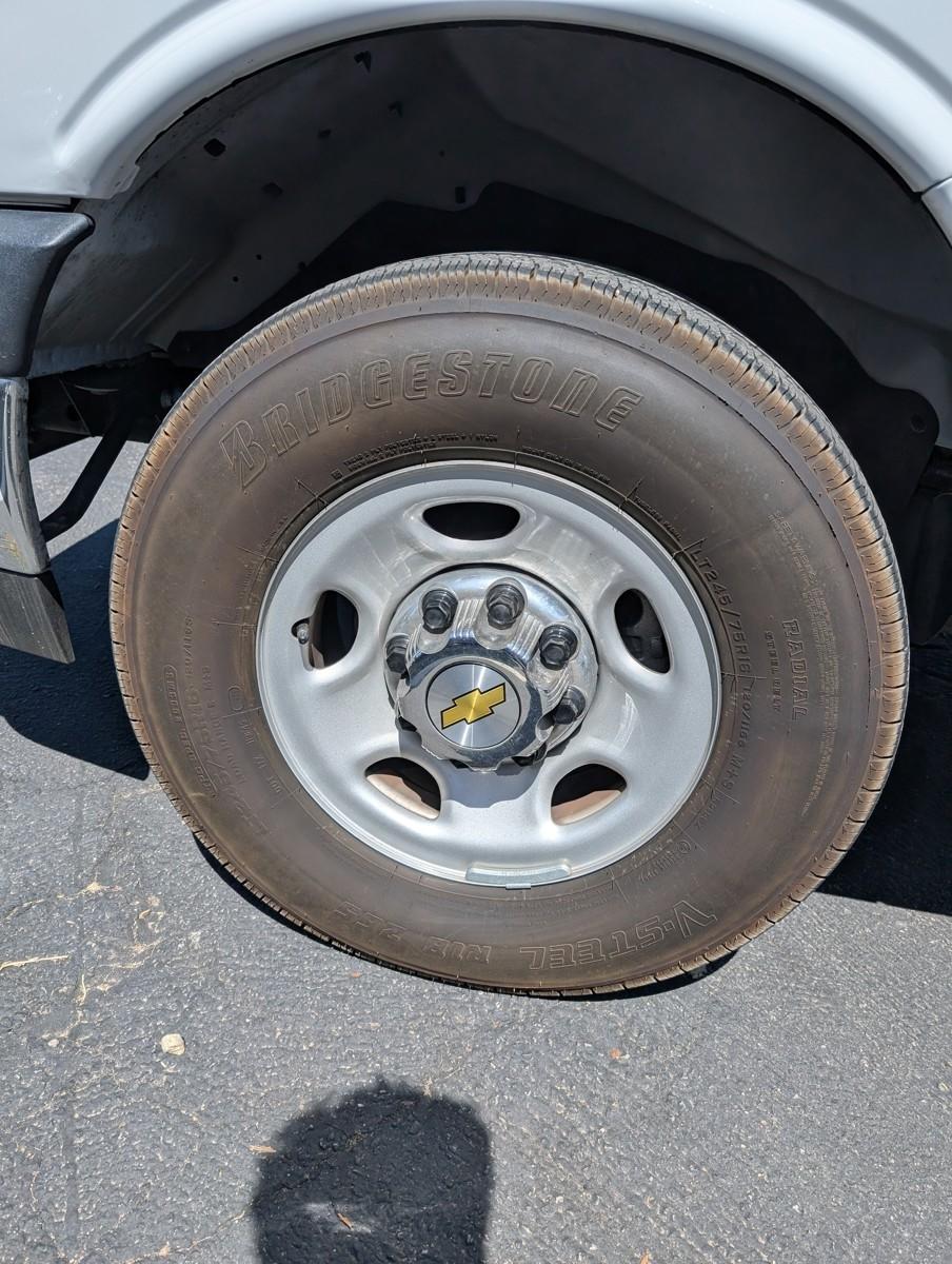 Chevrolet Express Passenger  2025