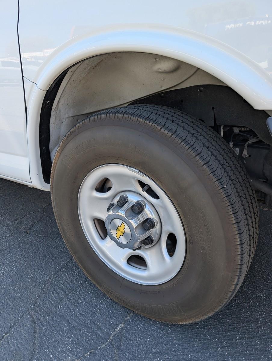 Chevrolet Express Passenger  2025
