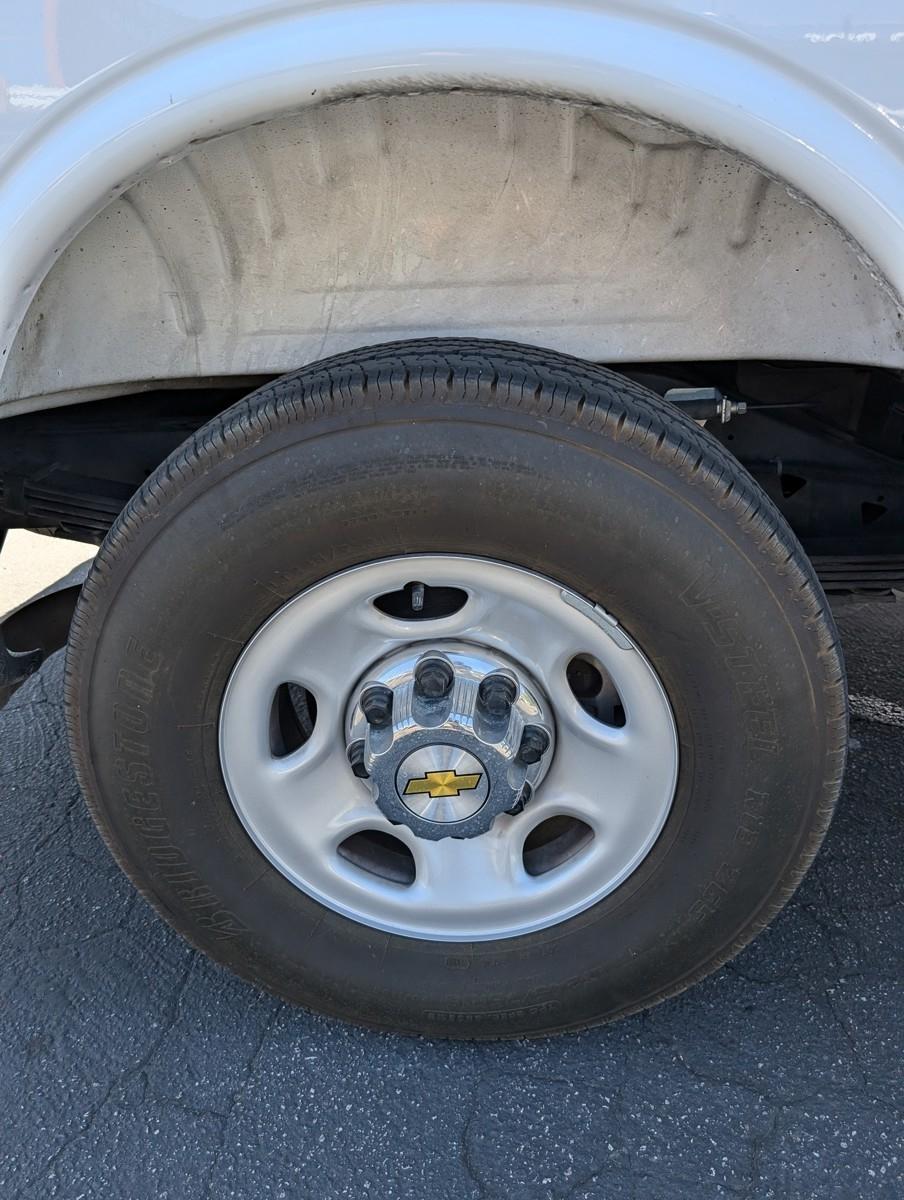 Chevrolet Express Passenger  2025