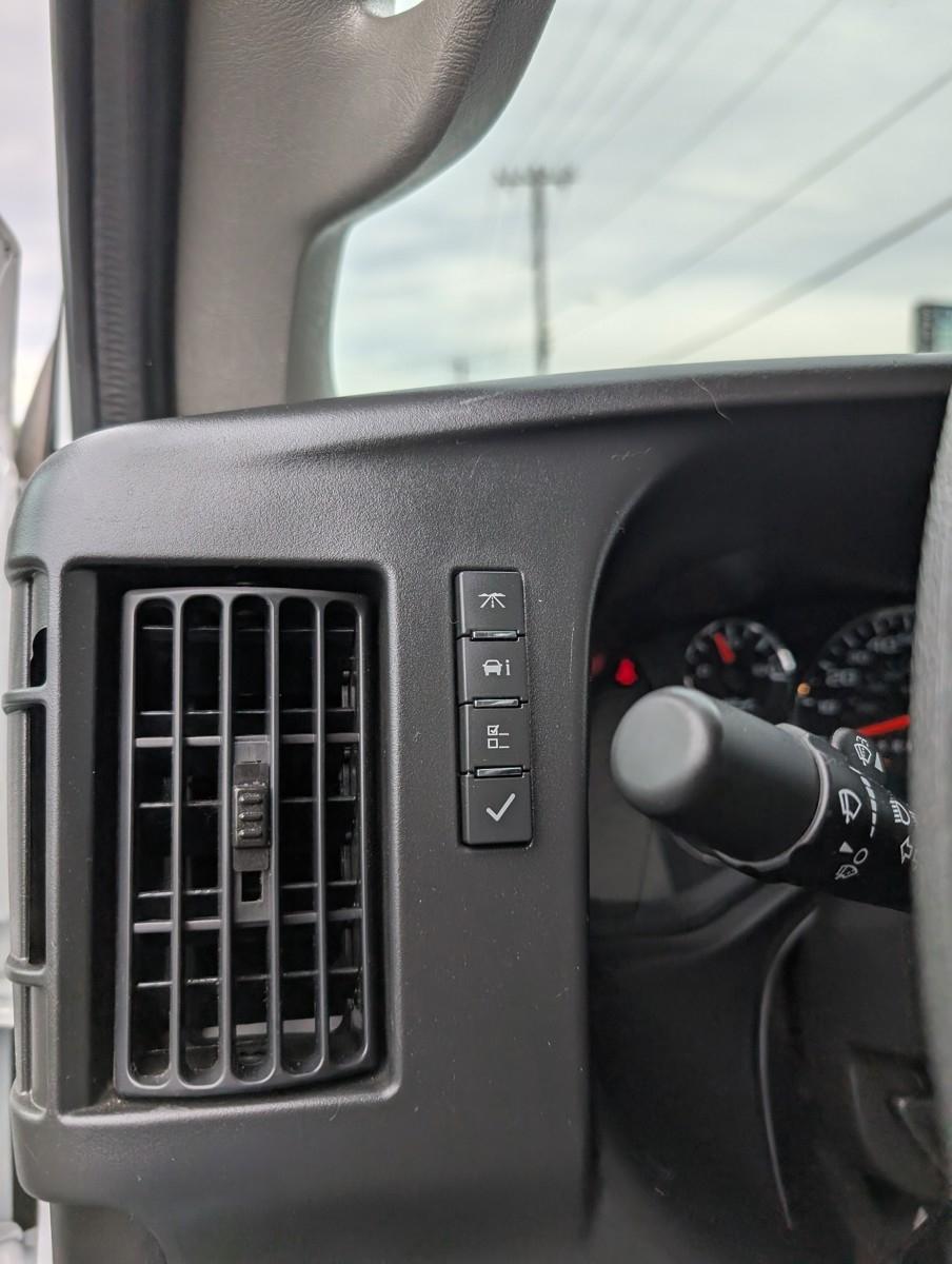 Chevrolet Express Passenger  2025
