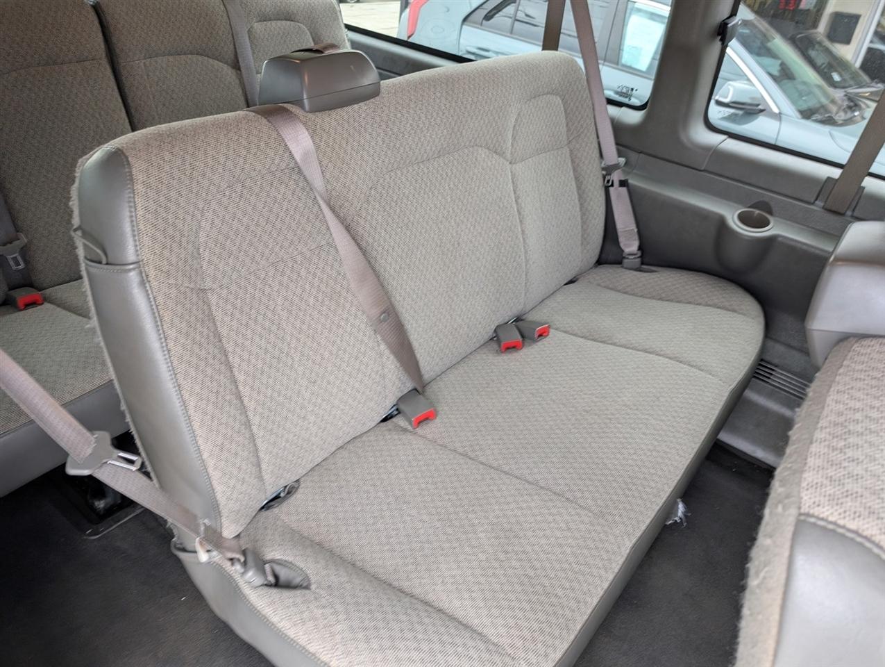 Chevrolet Express Passenger  2025