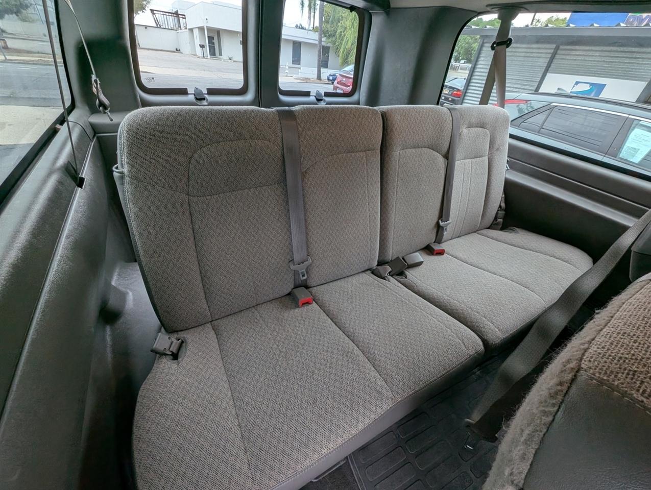 Chevrolet Express Passenger  2025