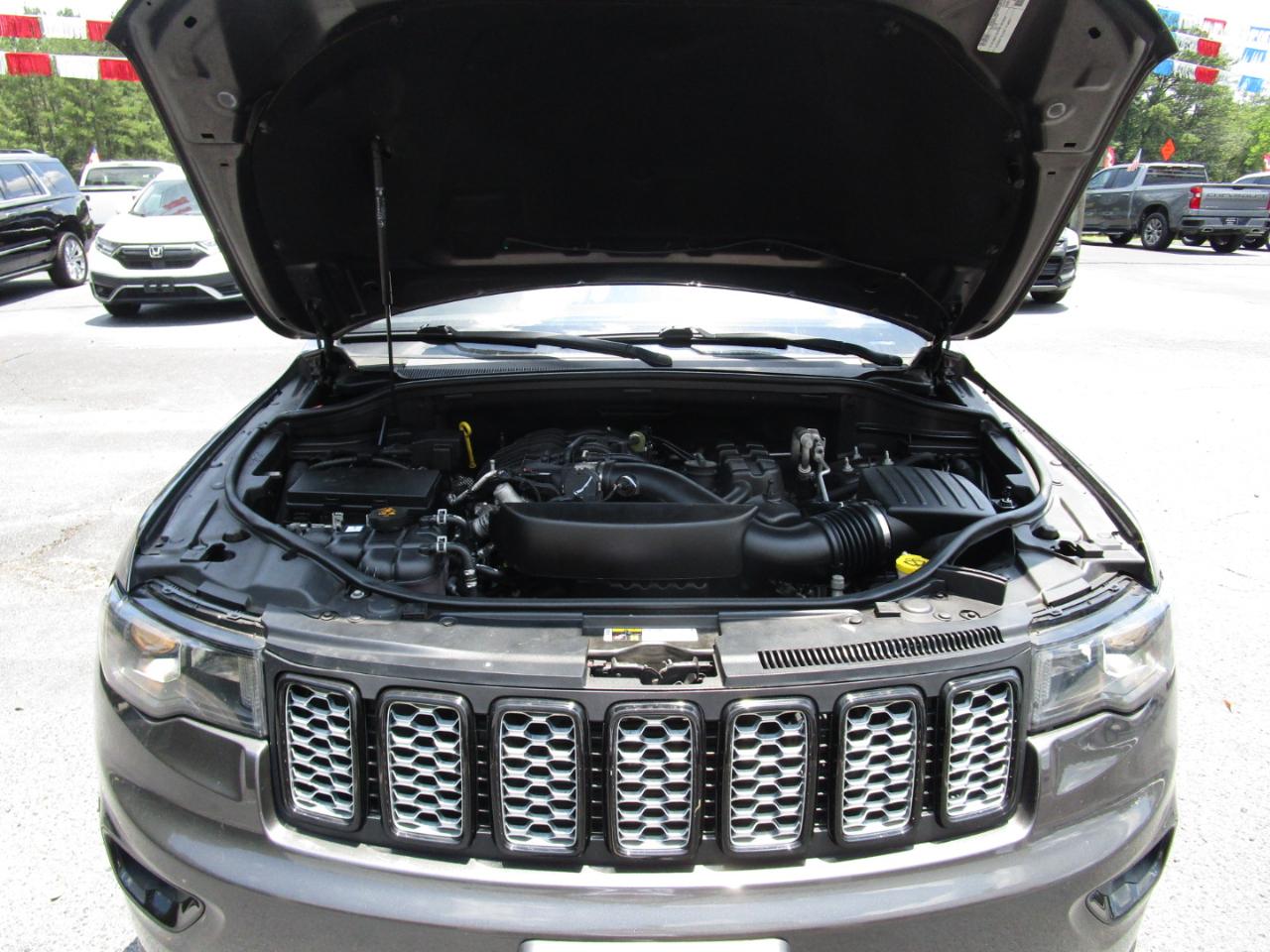 Jeep Grand Cherokee Laredo 4D SUV 4WD 2020