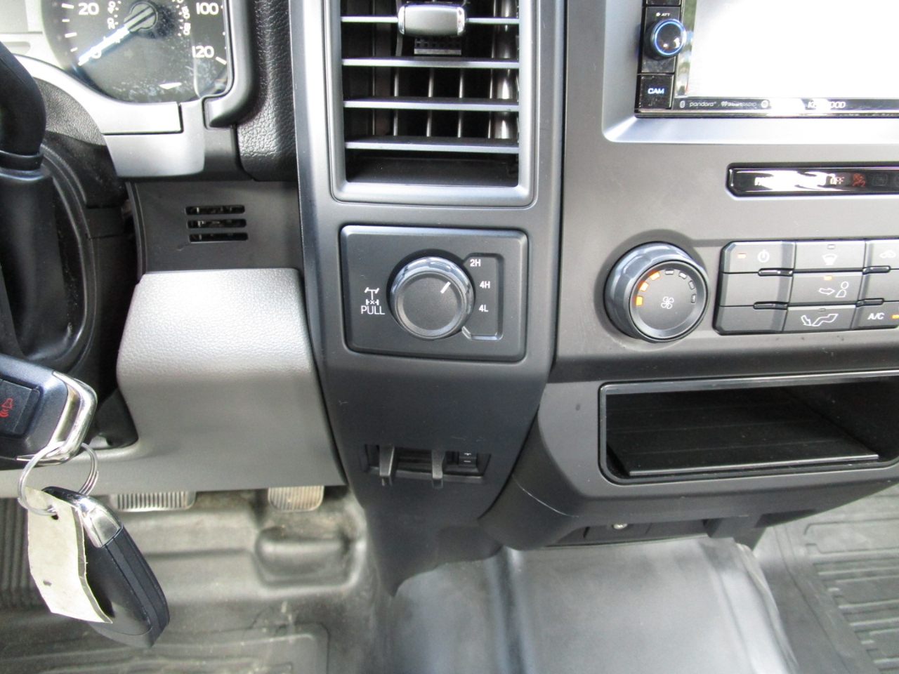 Ford F-150 4WD SuperCrew 139" XL 2020 Ford F-150 4WD SuperCrew 139" XL 2020