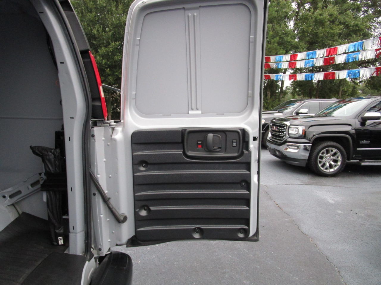 Chevrolet Express Cargo Van RWD 2500 155" 2022 Chevrolet Express Cargo Van RWD 2500 155" 2022