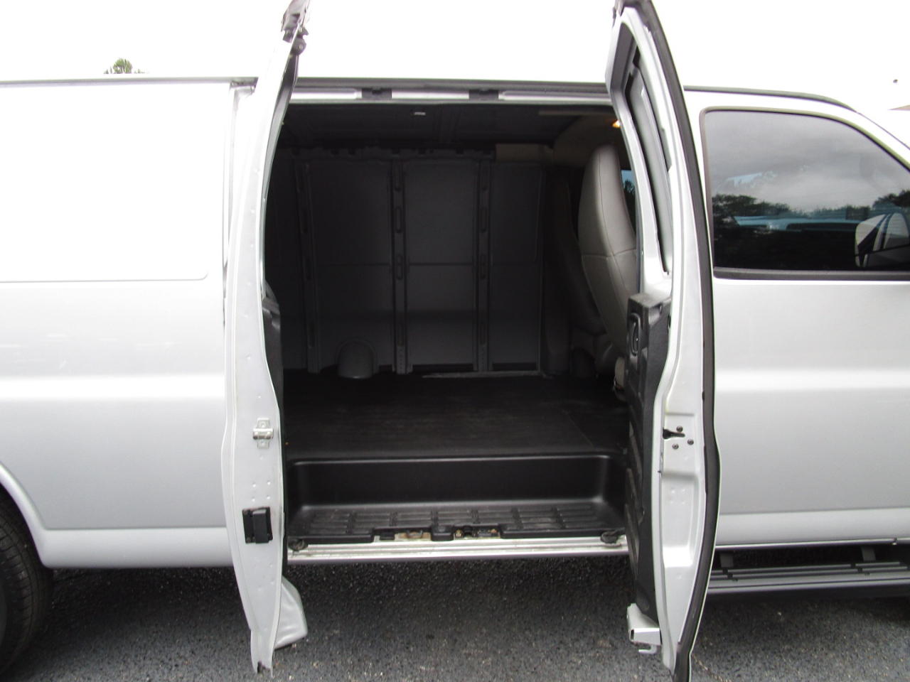 Chevrolet Express Cargo Van RWD 2500 155" 2022 Chevrolet Express Cargo Van RWD 2500 155" 2022