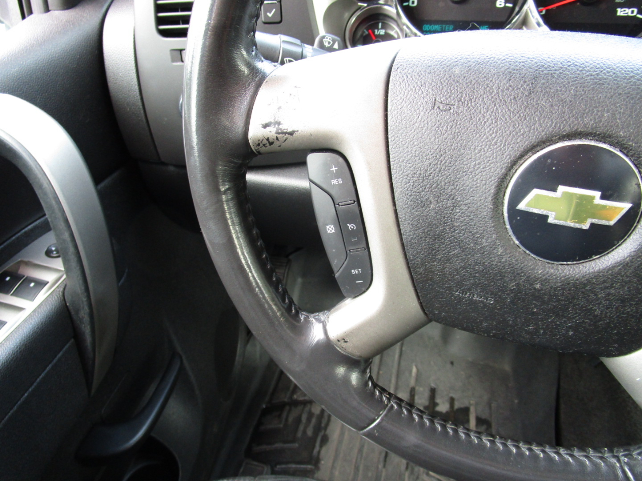 Chevrolet Silverado 1500 2WD Crew Cab 143.5" LT 2011