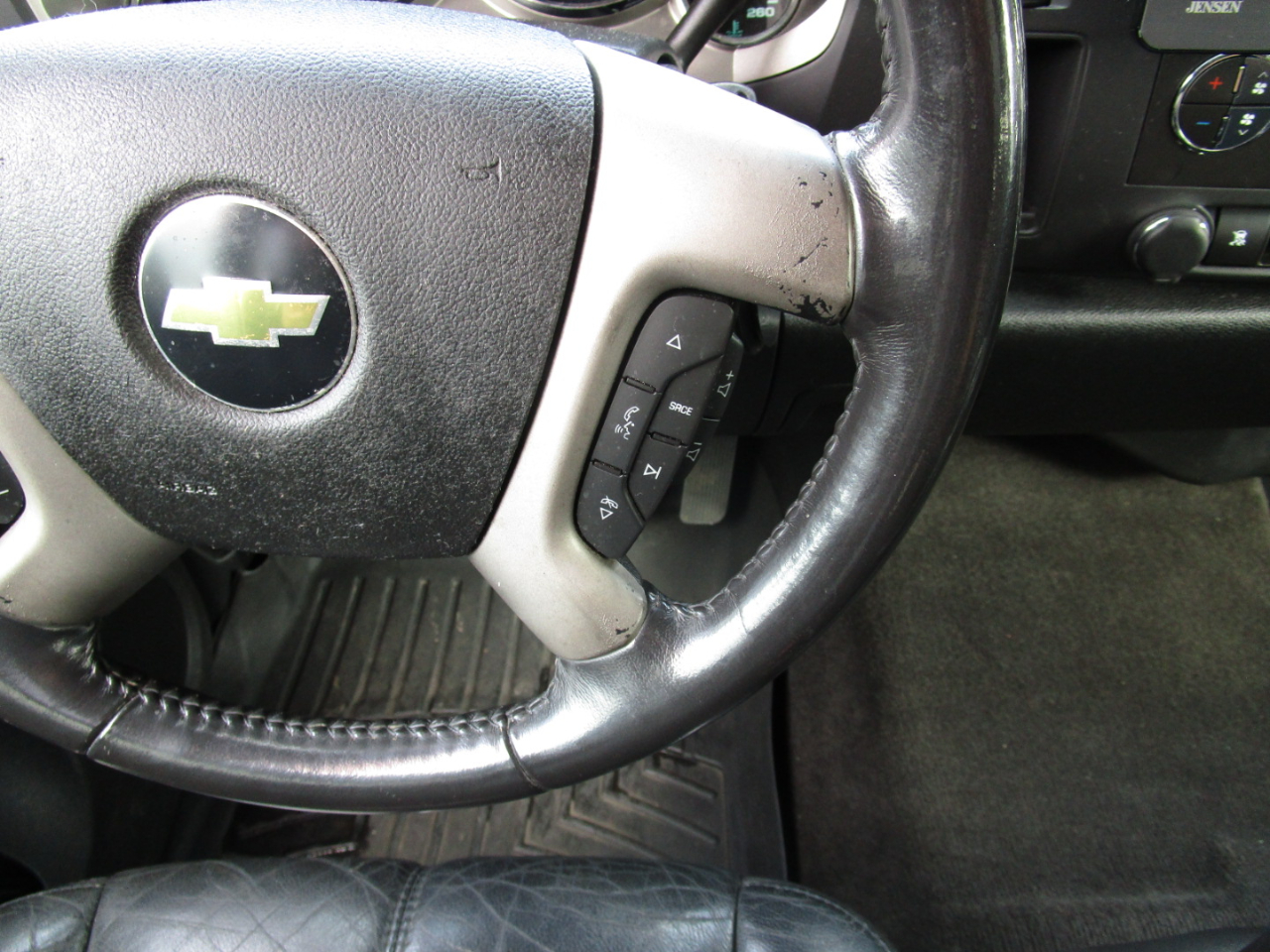 Chevrolet Silverado 1500 2WD Crew Cab 143.5" LT 2011