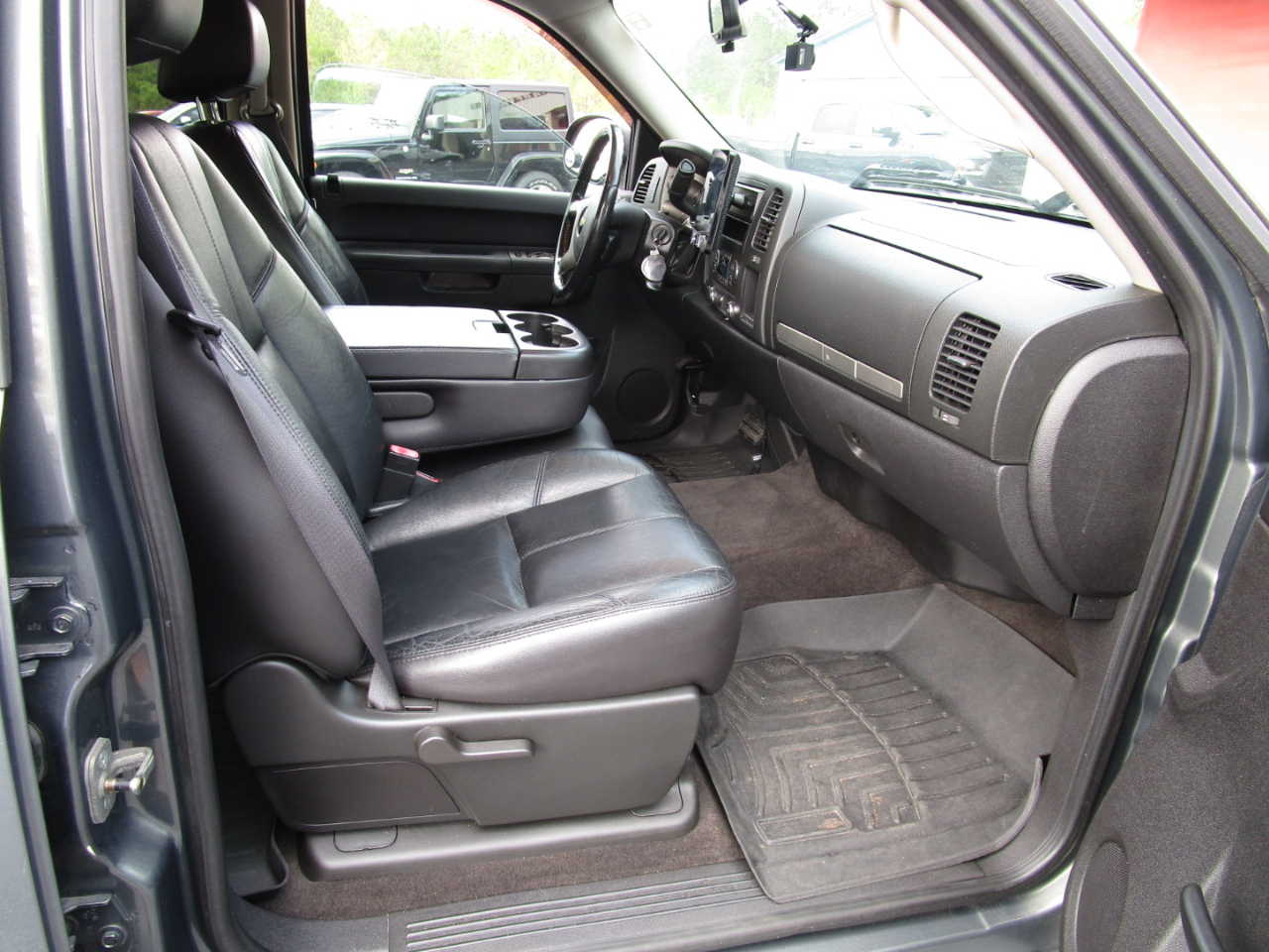 Chevrolet Silverado 1500 2WD Crew Cab 143.5" LT 2011