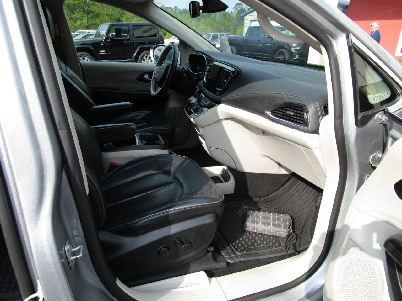 Chrysler Pacifica Limited FWD 2020