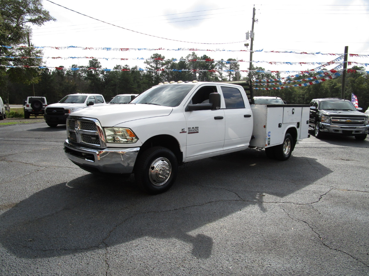 RAM 3500 4WD Crew Cab 172" WB 60" CA Tradesman 2015