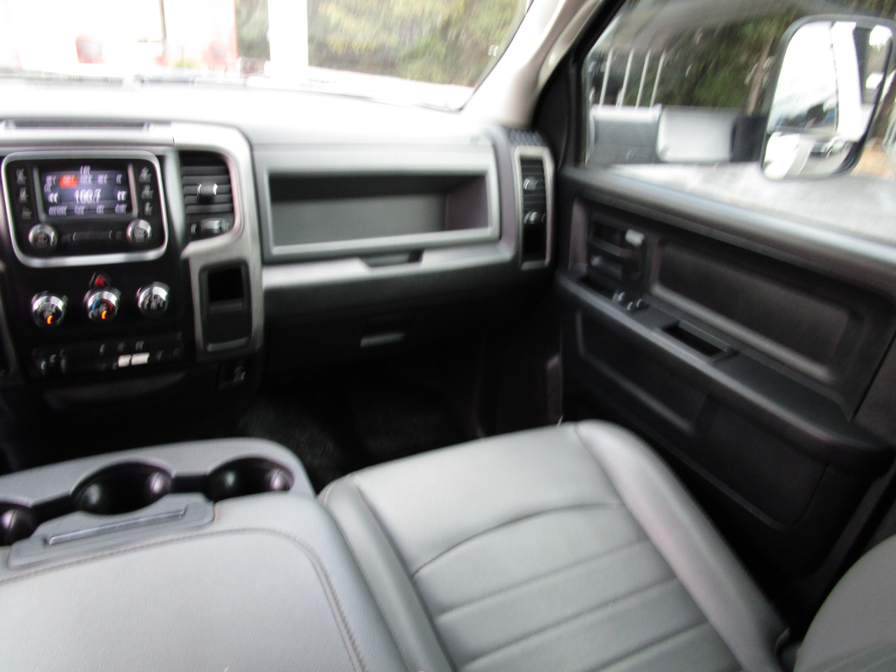 RAM 3500 4WD Crew Cab 172" WB 60" CA Tradesman 2015