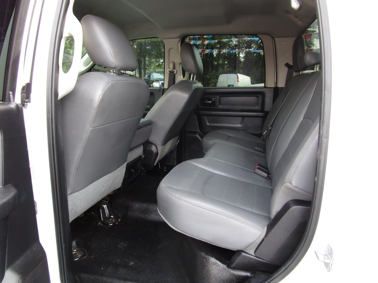 RAM 3500 4WD Crew Cab 172" WB 60" CA Tradesman 2015