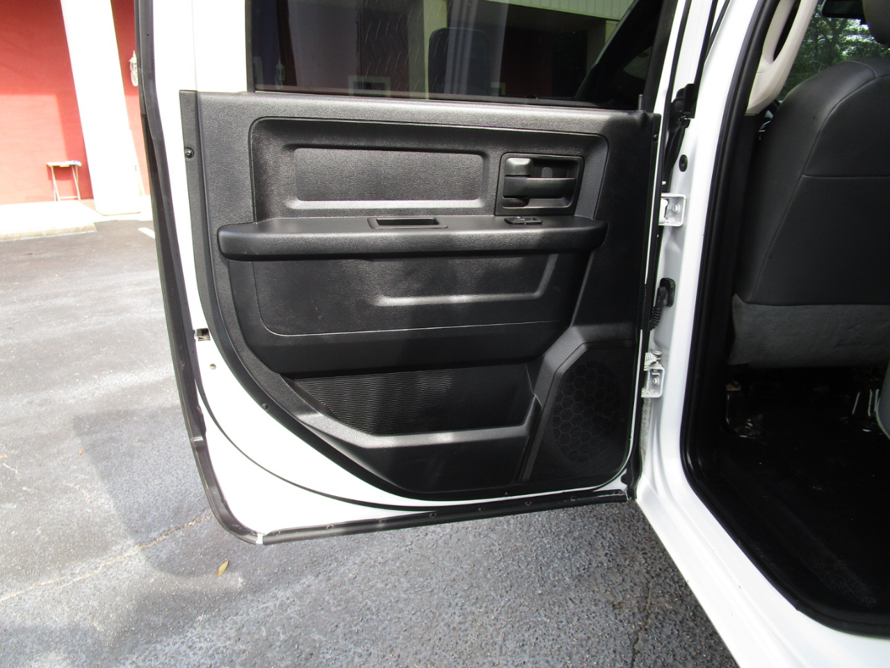 RAM 3500 4WD Crew Cab 172" WB 60" CA Tradesman 2015