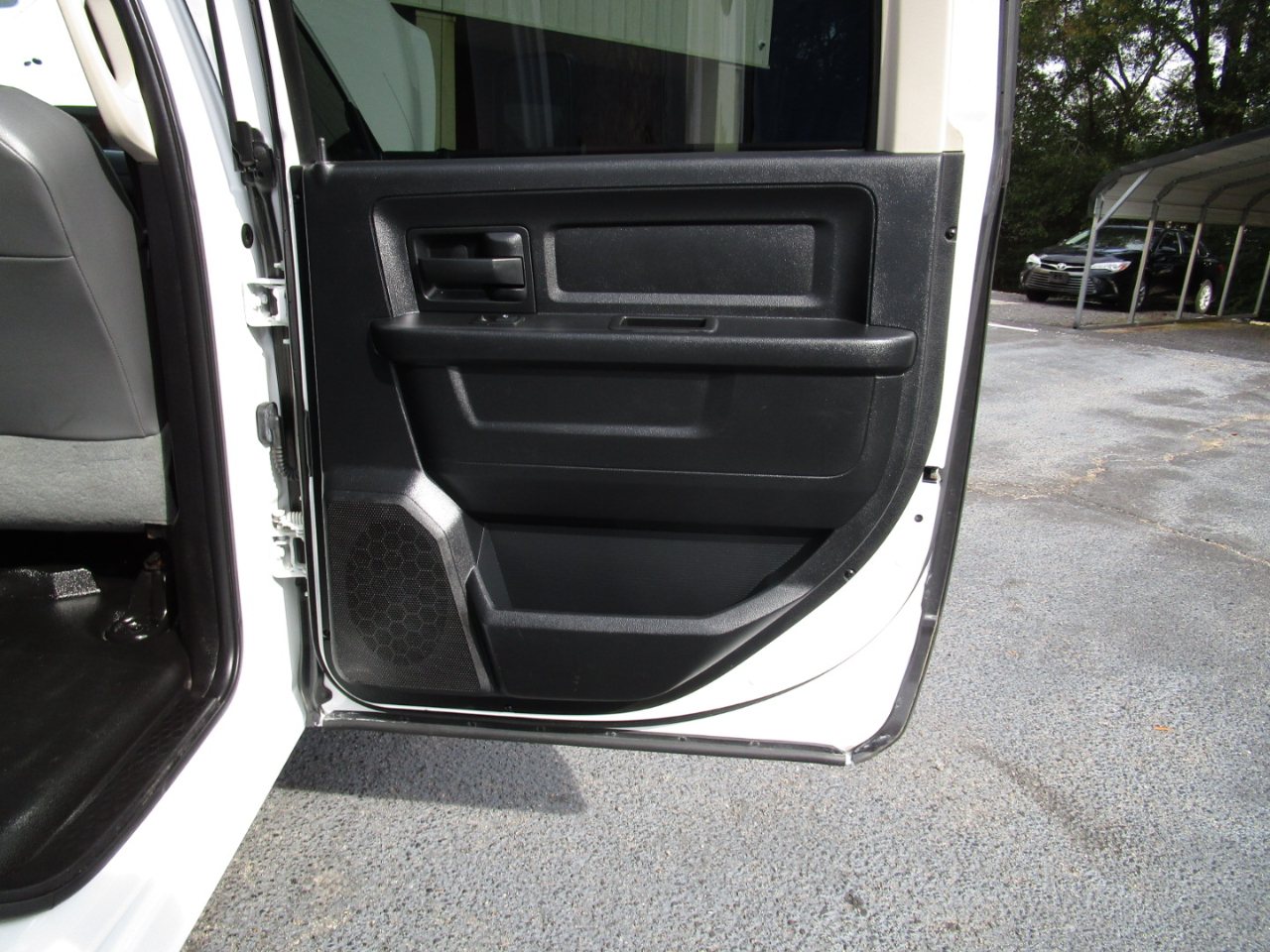 RAM 3500 4WD Crew Cab 172" WB 60" CA Tradesman 2015