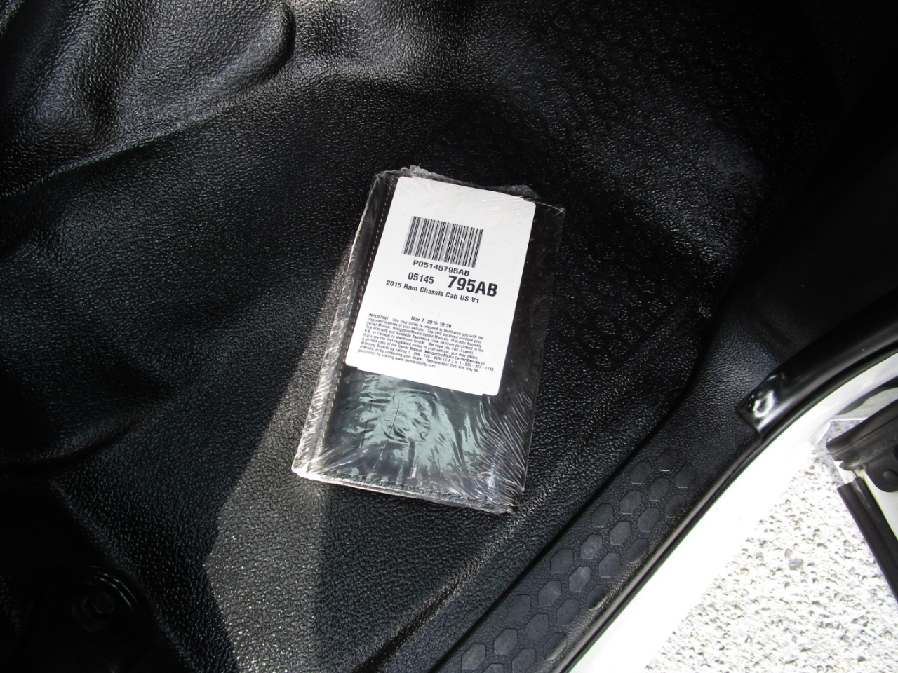 RAM 3500 4WD Crew Cab 172" WB 60" CA Tradesman 2015