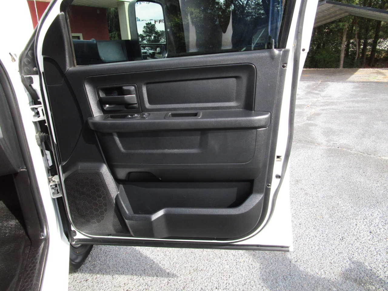 RAM 3500 4WD Crew Cab 172" WB 60" CA Tradesman 2015