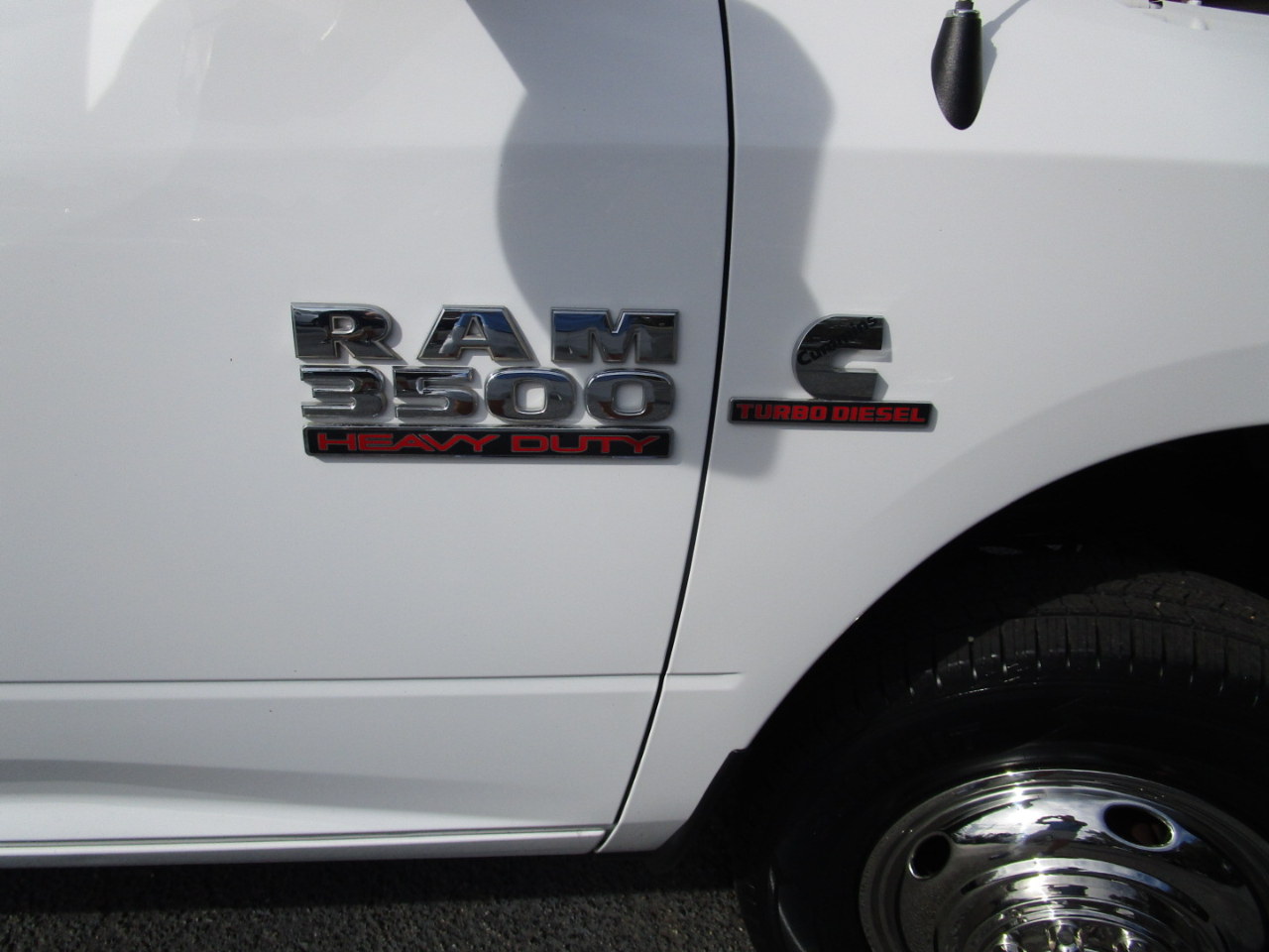 RAM 3500 4WD Crew Cab 172" WB 60" CA Tradesman 2015