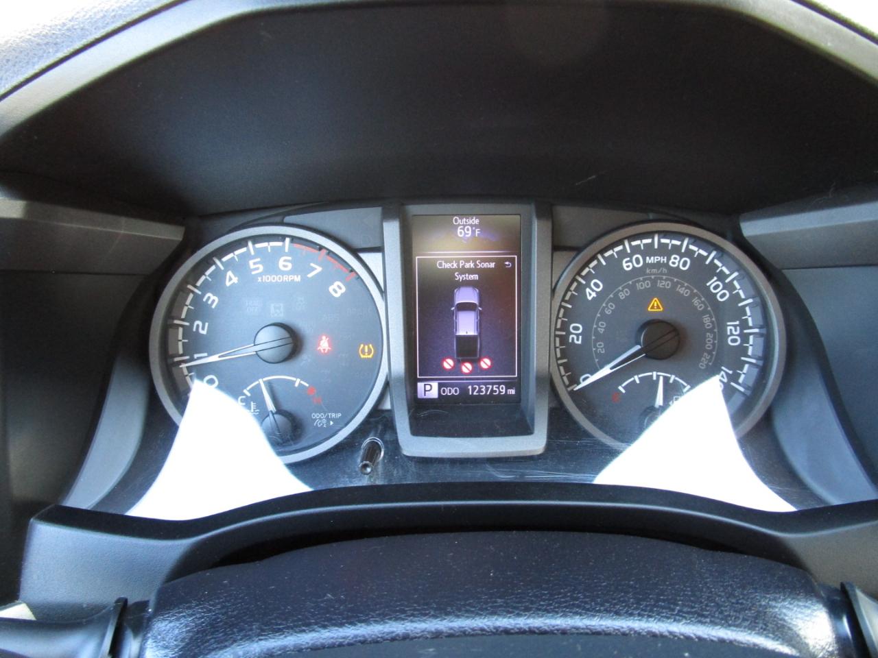 Toyota Tacoma 2WD Double Cab V6 AT TRD Off Road (Natl) 2016