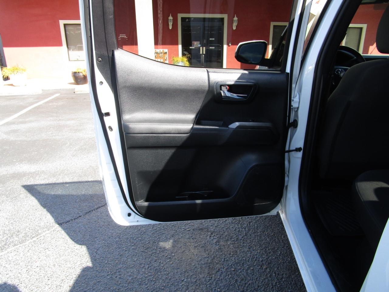 Toyota Tacoma 2WD Double Cab V6 AT TRD Off Road (Natl) 2016