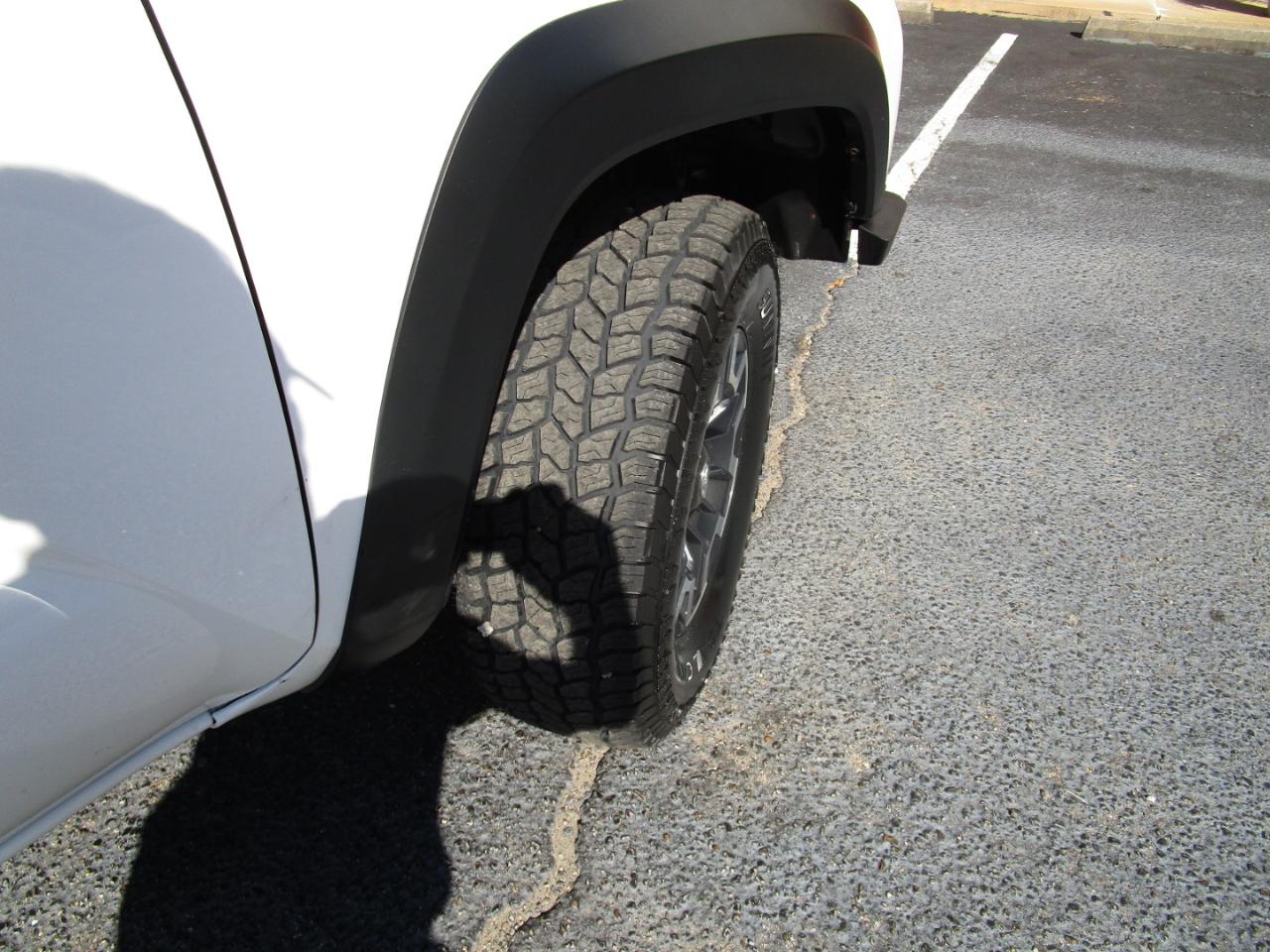 Toyota Tacoma 2WD Double Cab V6 AT TRD Off Road (Natl) 2016