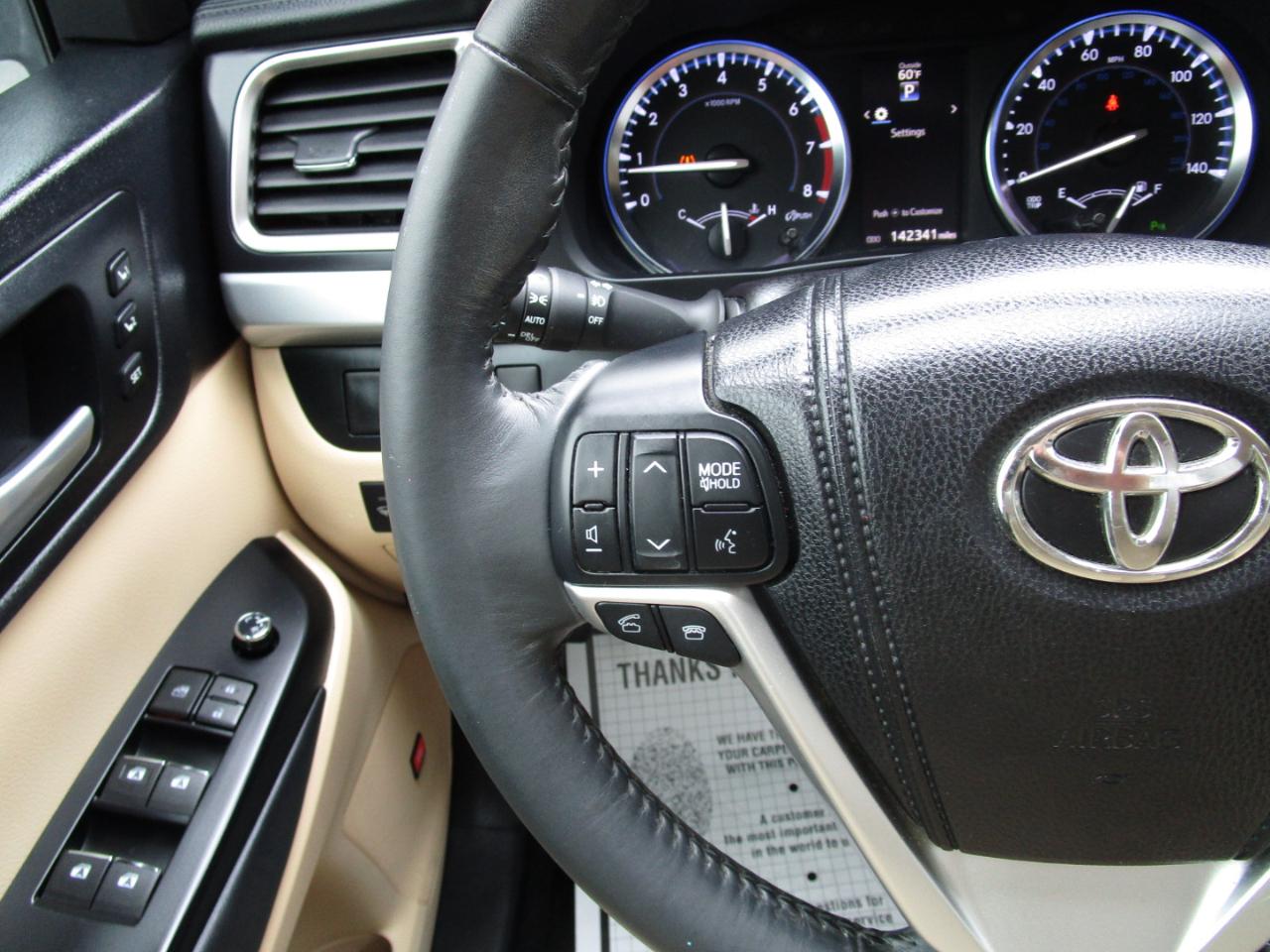 Toyota Highlander FWD 4dr V6  Limited (Natl) 2014