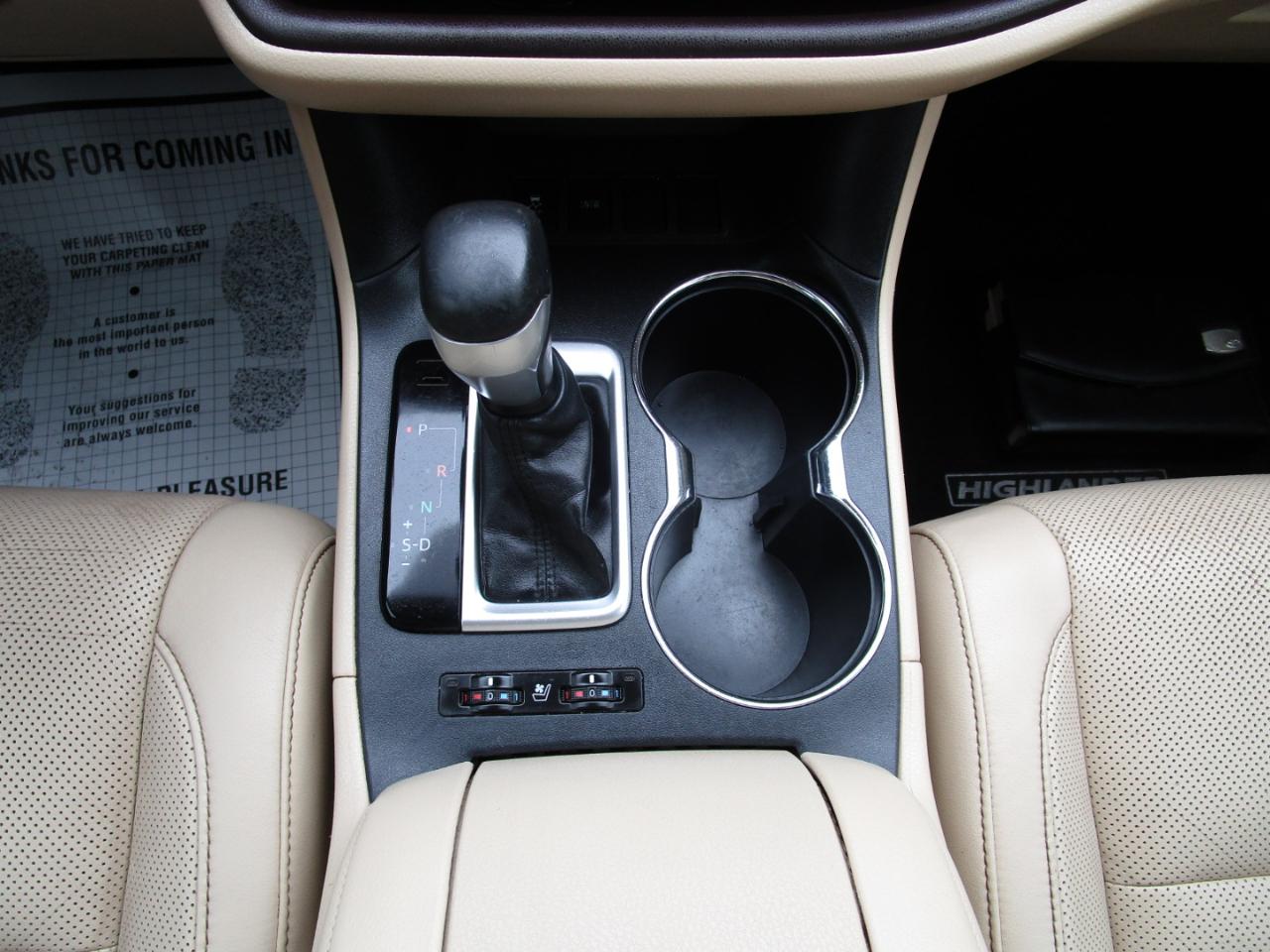 Toyota Highlander FWD 4dr V6  Limited (Natl) 2014