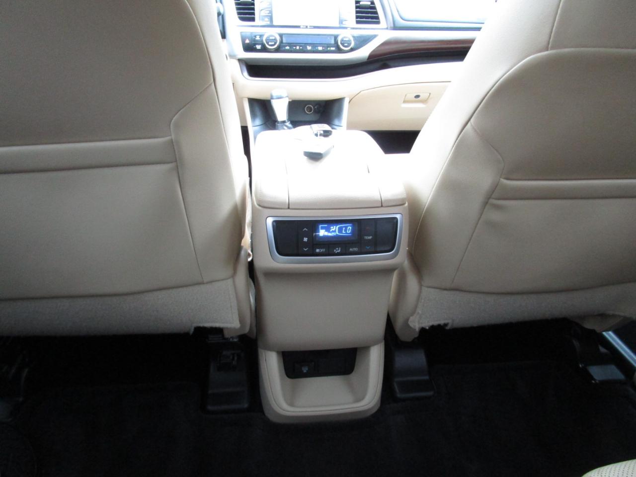 Toyota Highlander FWD 4dr V6  Limited (Natl) 2014