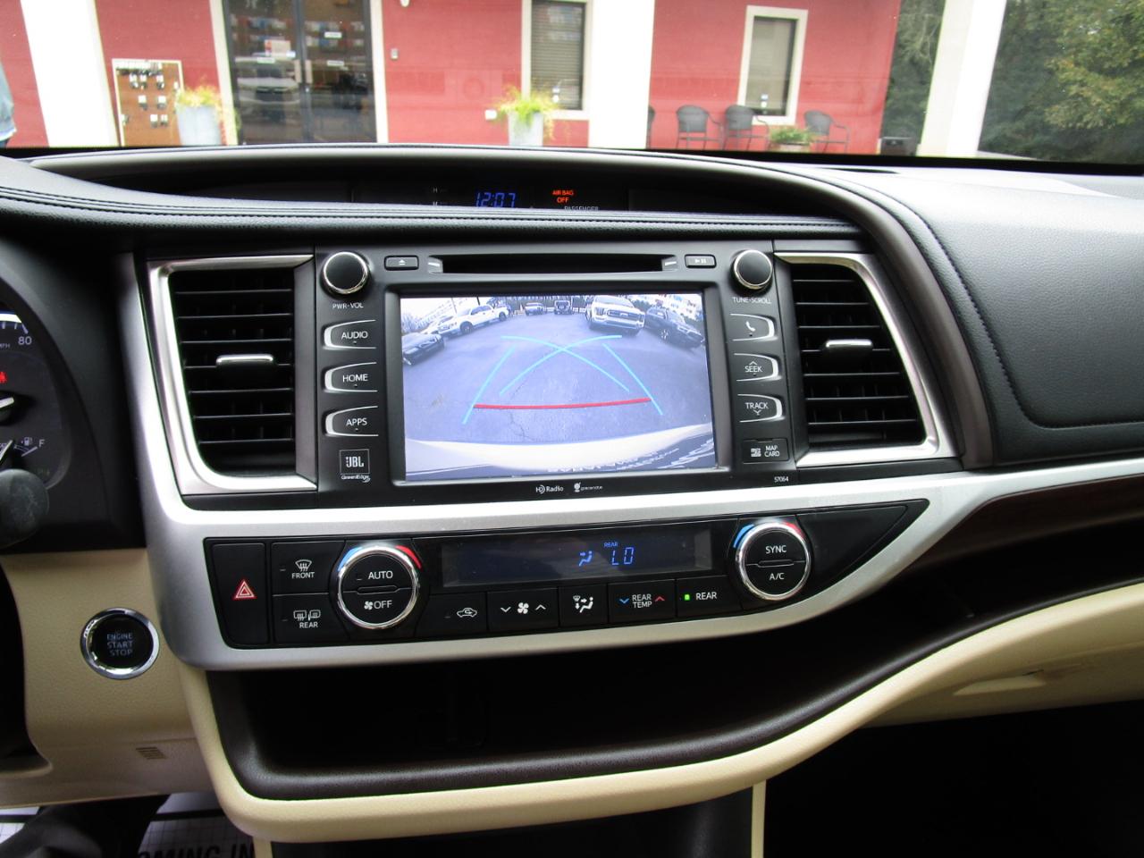 Toyota Highlander FWD 4dr V6  Limited (Natl) 2014