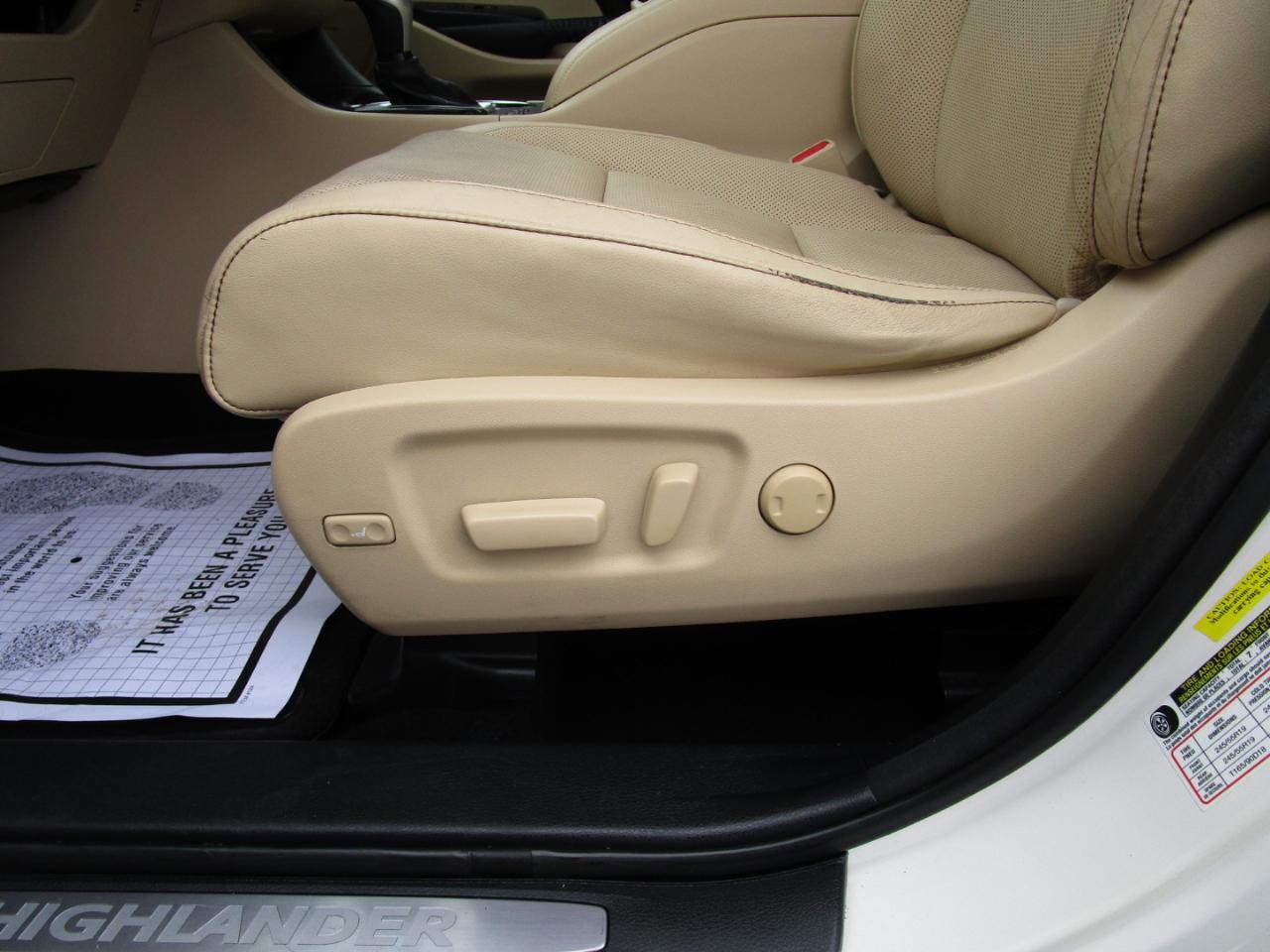 Toyota Highlander FWD 4dr V6  Limited (Natl) 2014