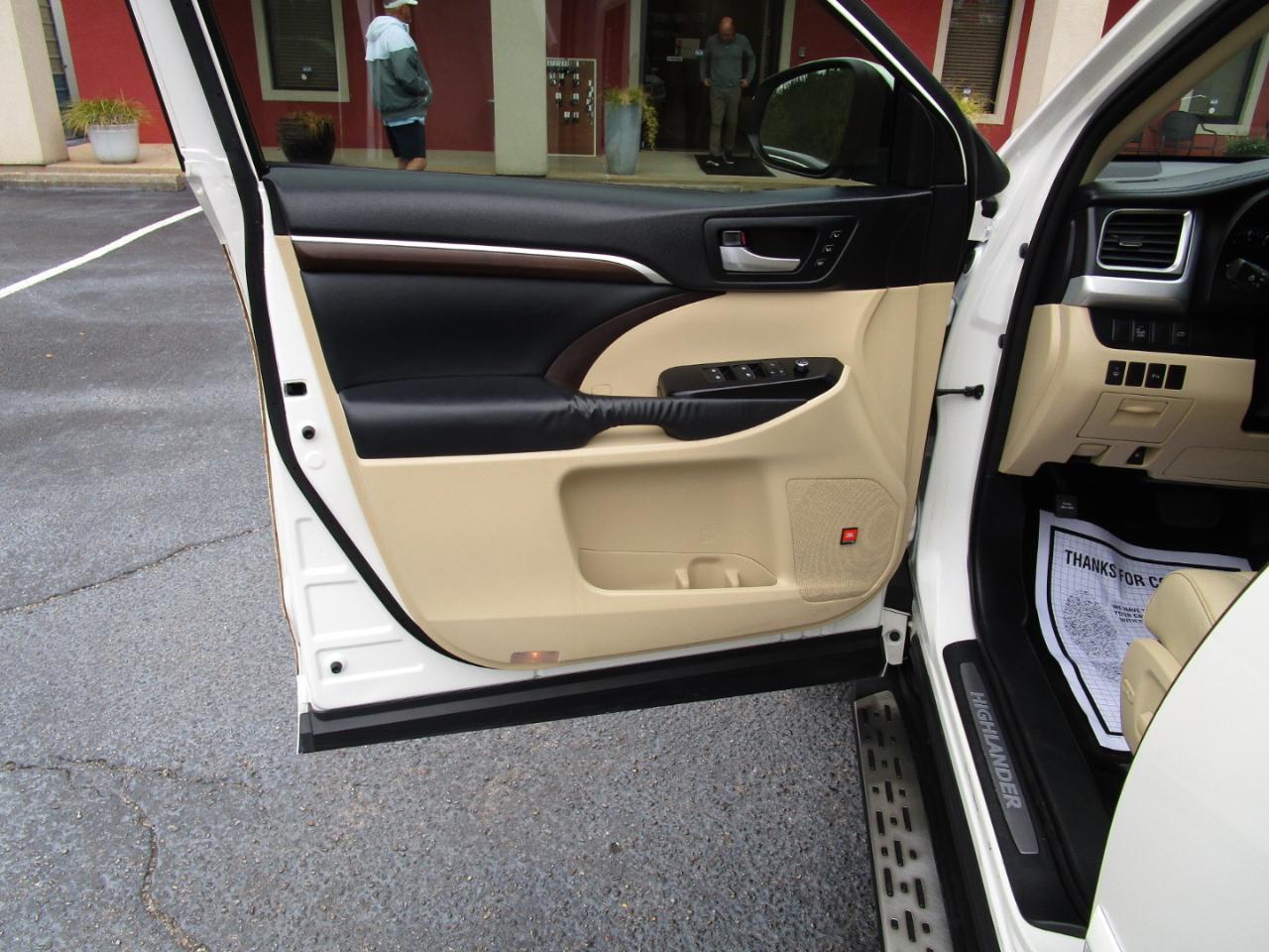 Toyota Highlander FWD 4dr V6  Limited (Natl) 2014