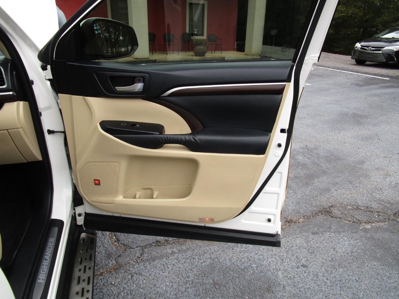 Toyota Highlander FWD 4dr V6  Limited (Natl) 2014