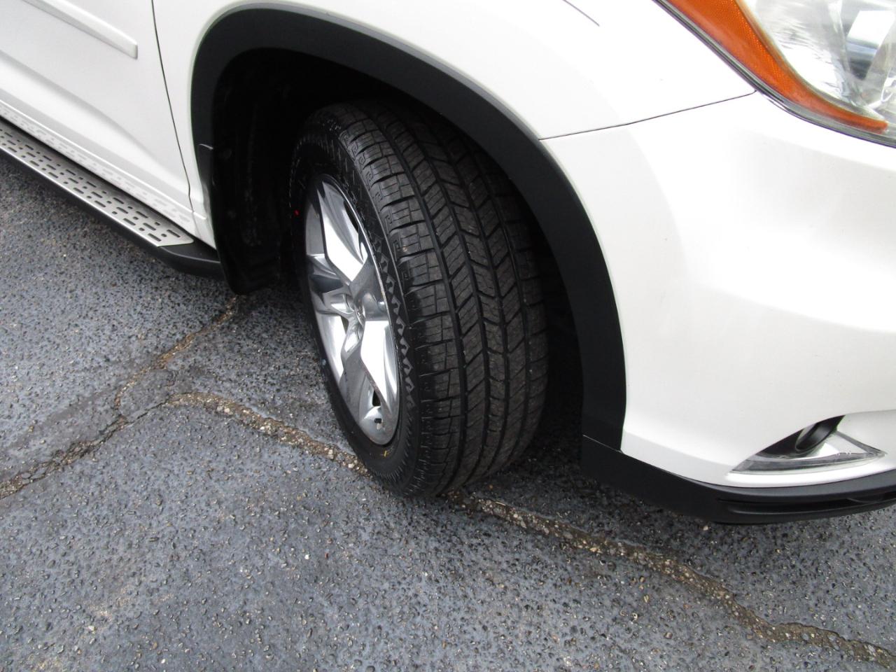 Toyota Highlander FWD 4dr V6  Limited (Natl) 2014