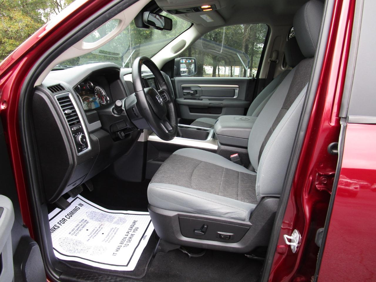 RAM 1500 Classic Lone Star 4x2 Crew Cab 5'7" Box 2019