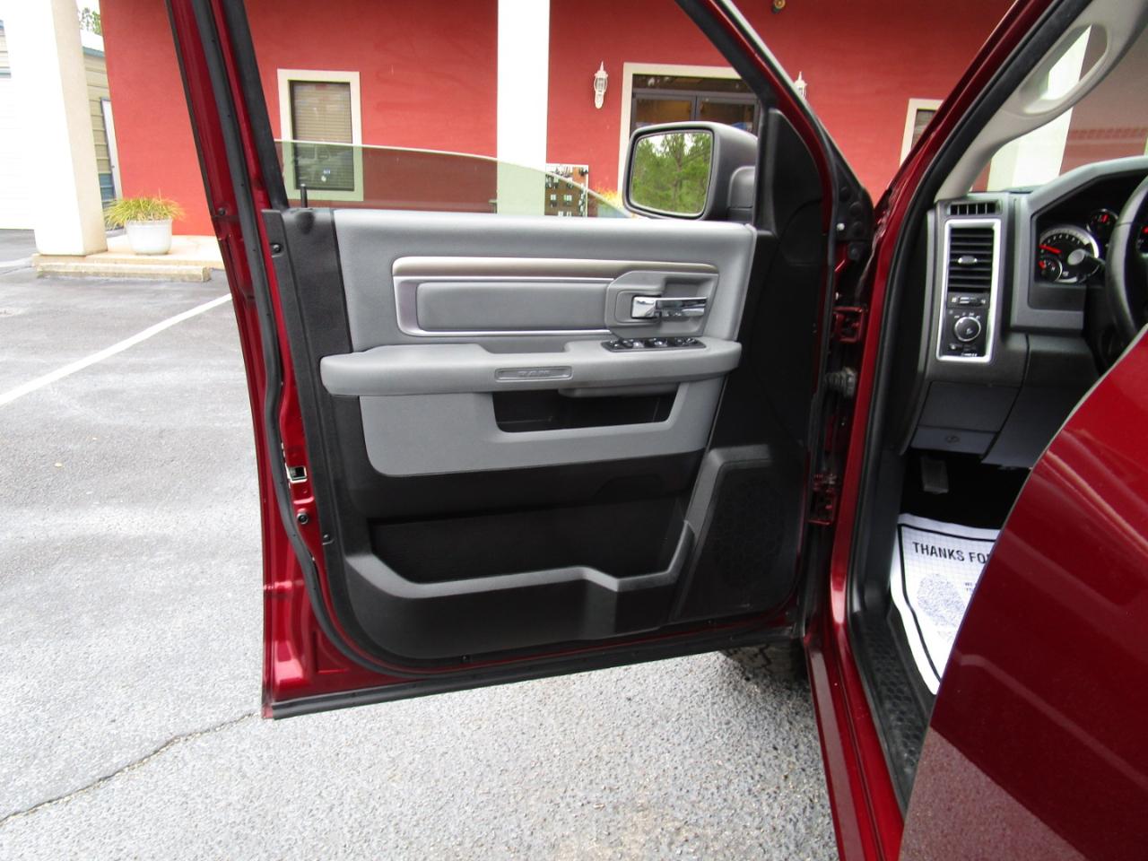 RAM 1500 Classic Lone Star 4x2 Crew Cab 5'7" Box 2019