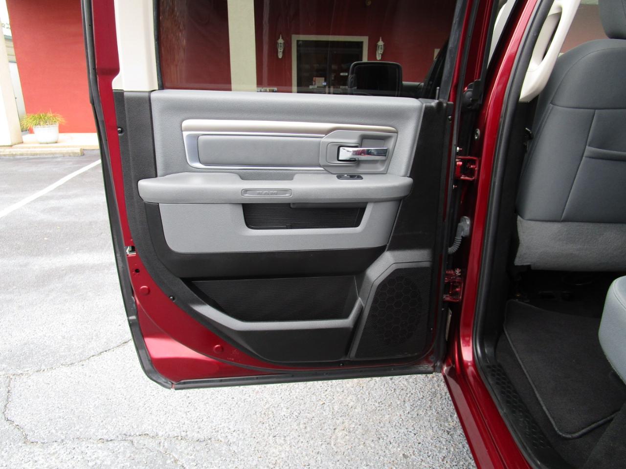 RAM 1500 Classic Lone Star 4x2 Crew Cab 5'7" Box 2019