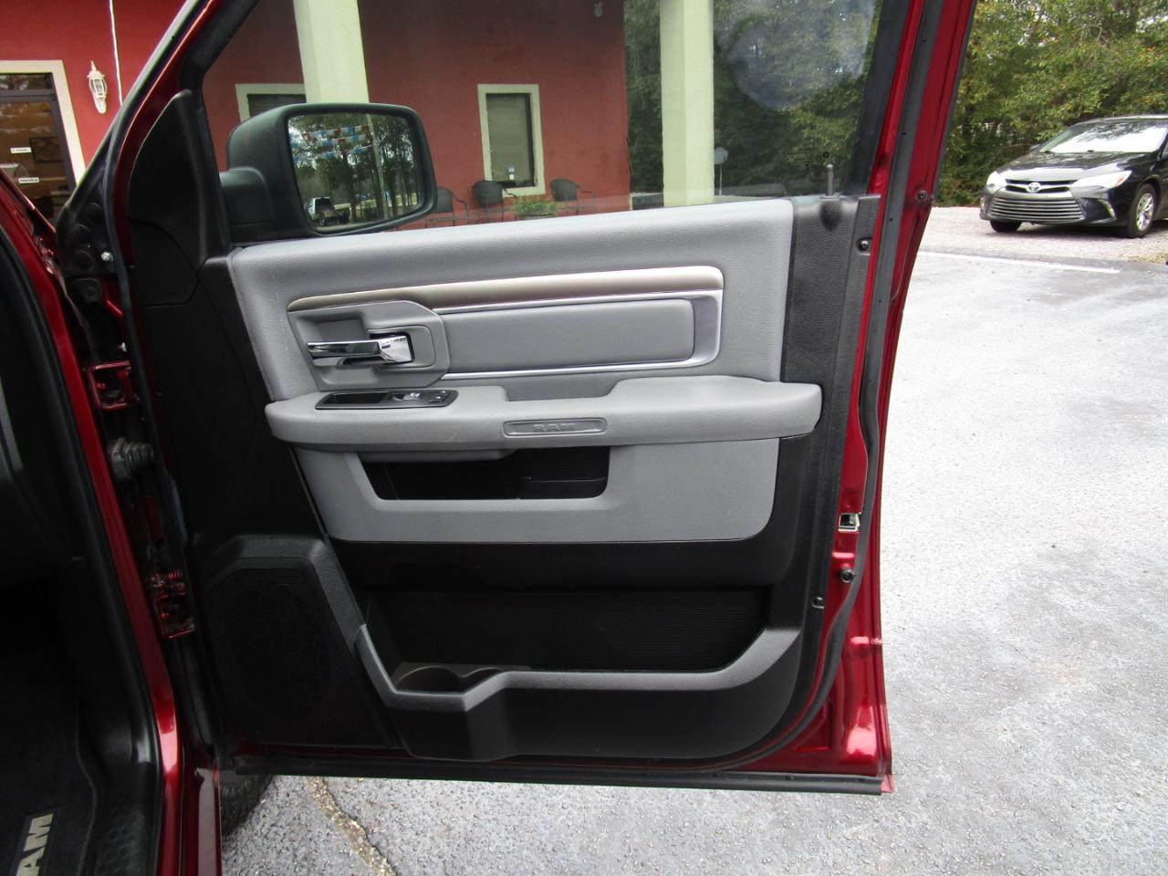 RAM 1500 Classic Lone Star 4x2 Crew Cab 5'7" Box 2019