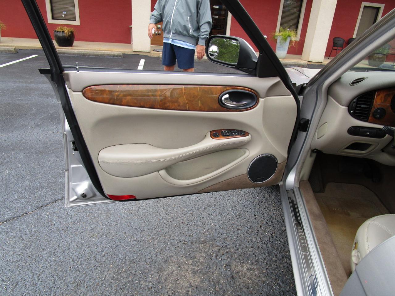 Jaguar XJ 4dr Sdn L 2001