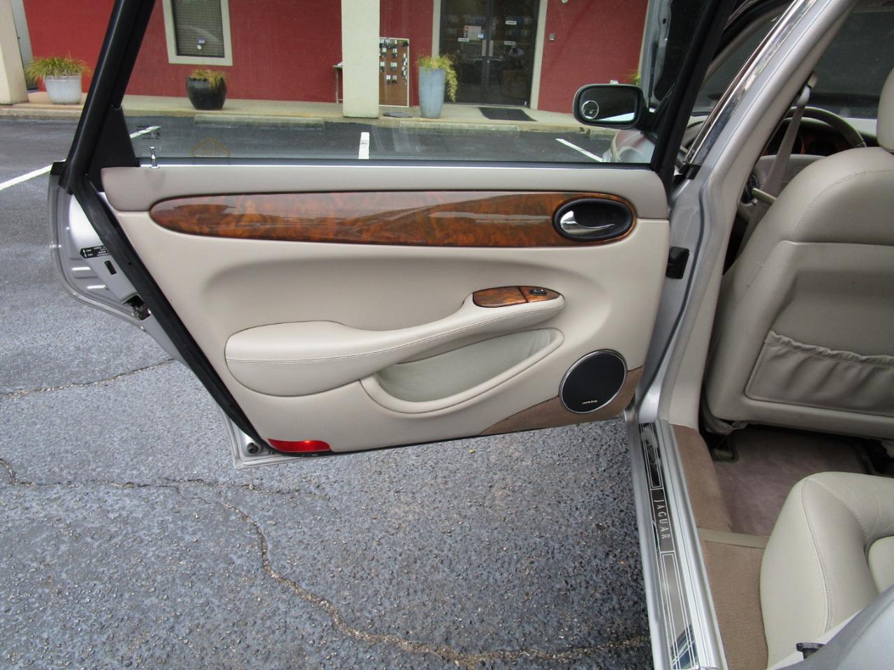 Jaguar XJ 4dr Sdn L 2001