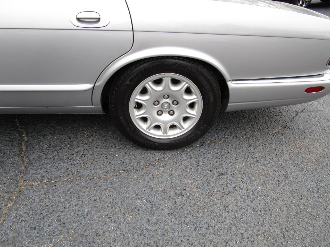 Jaguar XJ 4dr Sdn L 2001