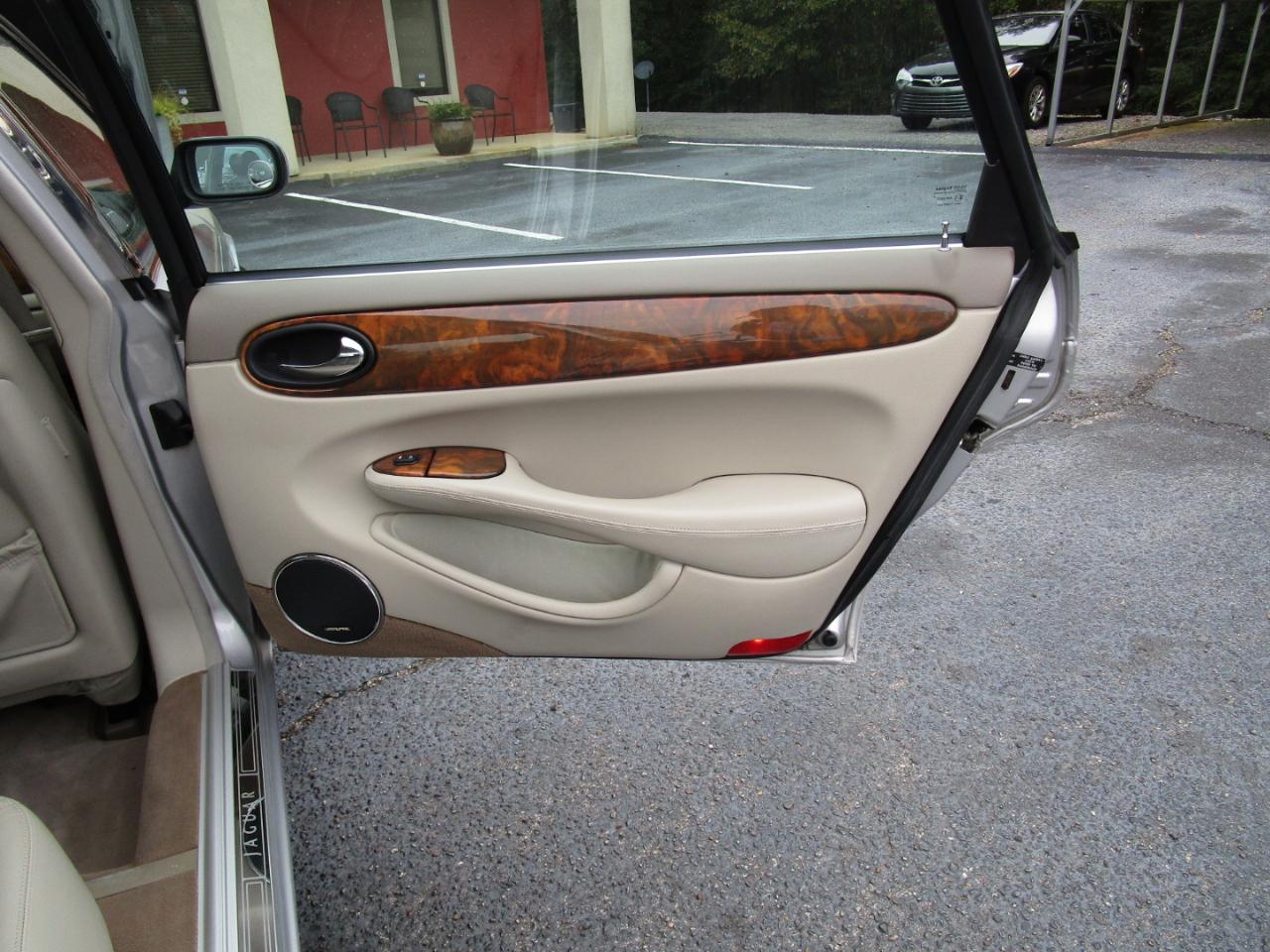 Jaguar XJ 4dr Sdn L 2001