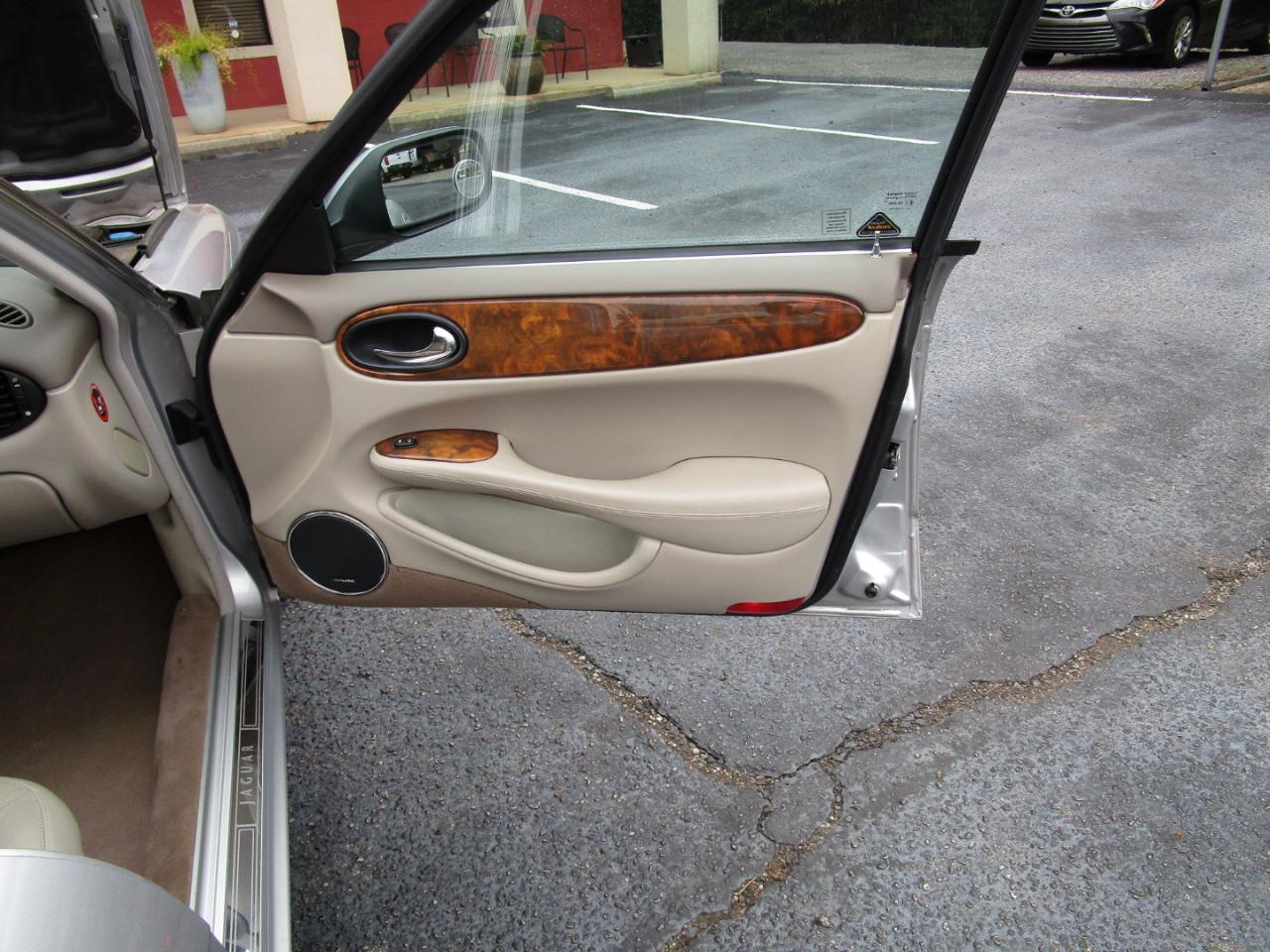 Jaguar XJ 4dr Sdn L 2001