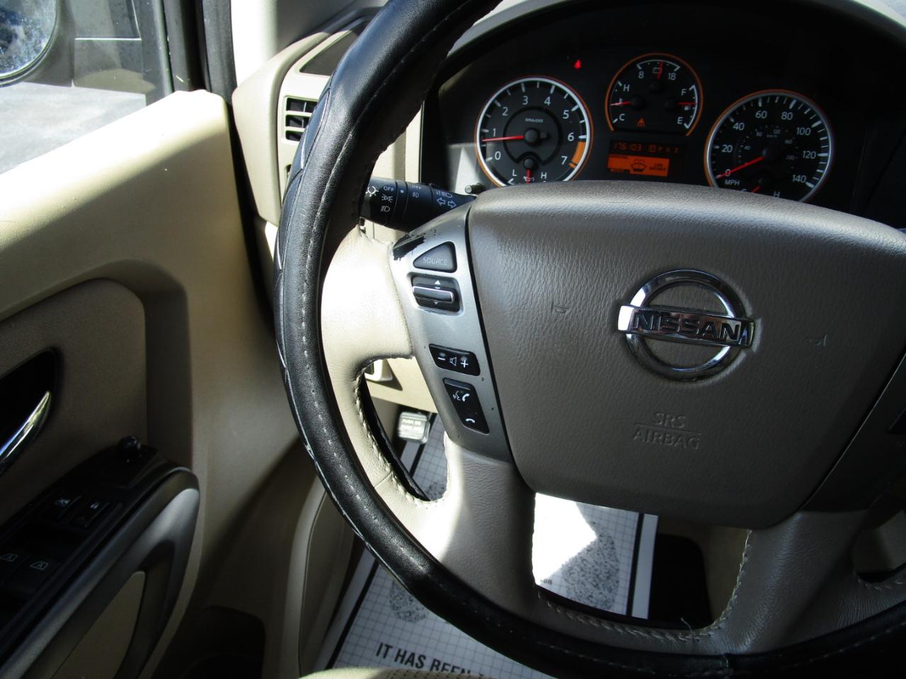 Nissan Titan 2WD Crew Cab SWB SV 2015