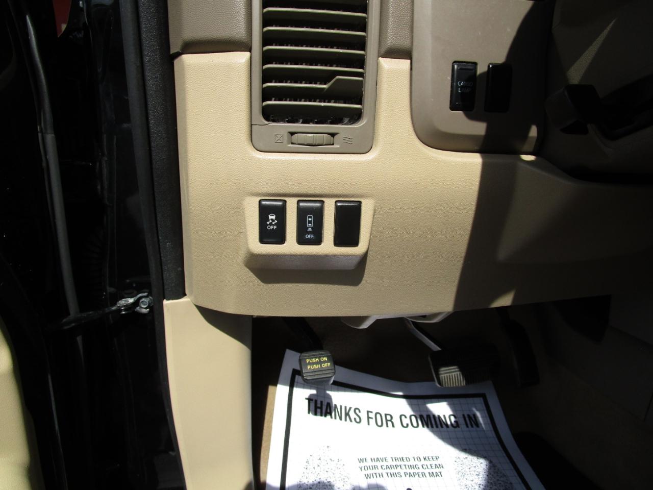 Nissan Titan 2WD Crew Cab SWB SV 2015