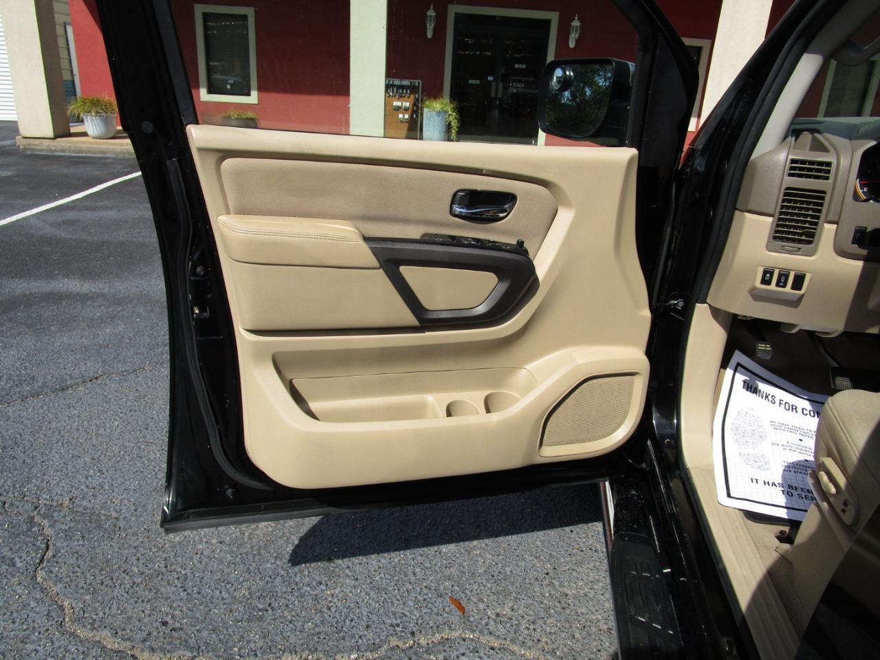 Nissan Titan 2WD Crew Cab SWB SV 2015