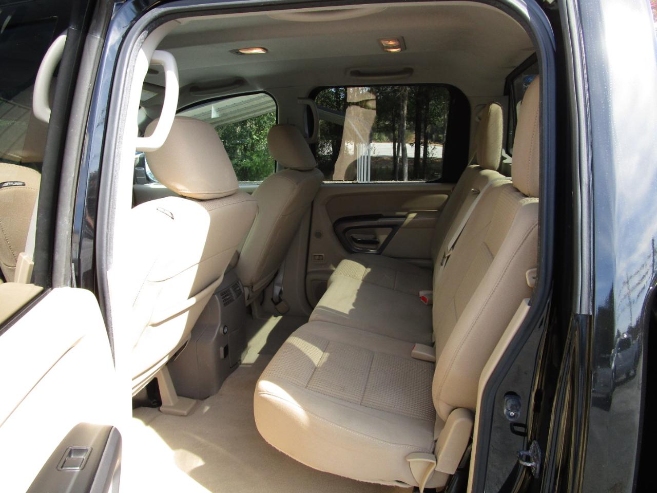 Nissan Titan 2WD Crew Cab SWB SV 2015