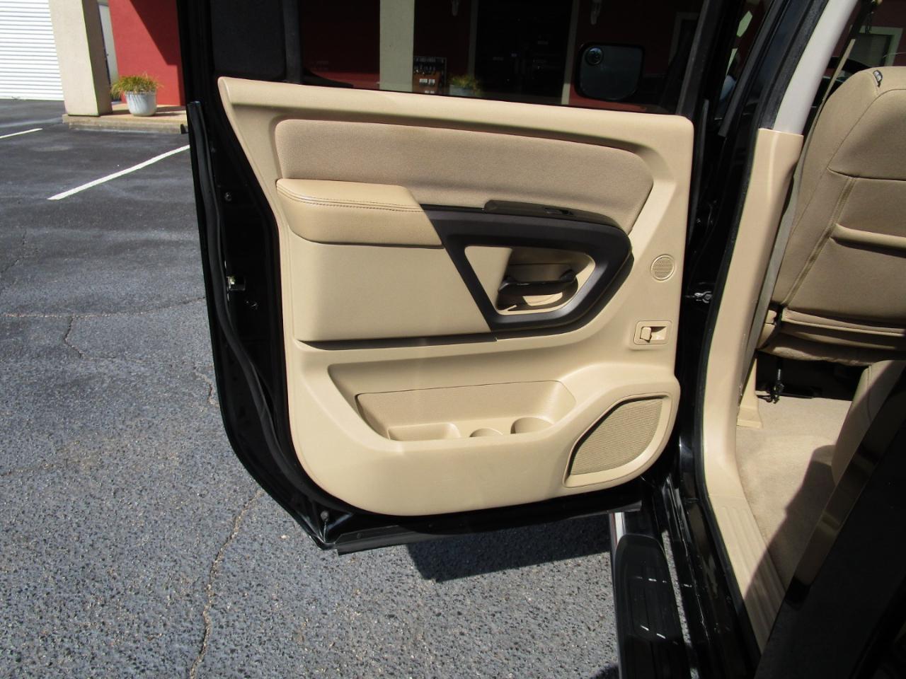 Nissan Titan 2WD Crew Cab SWB SV 2015