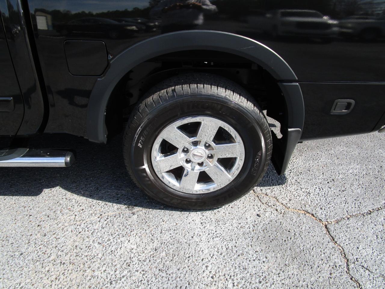 Nissan Titan 2WD Crew Cab SWB SV 2015